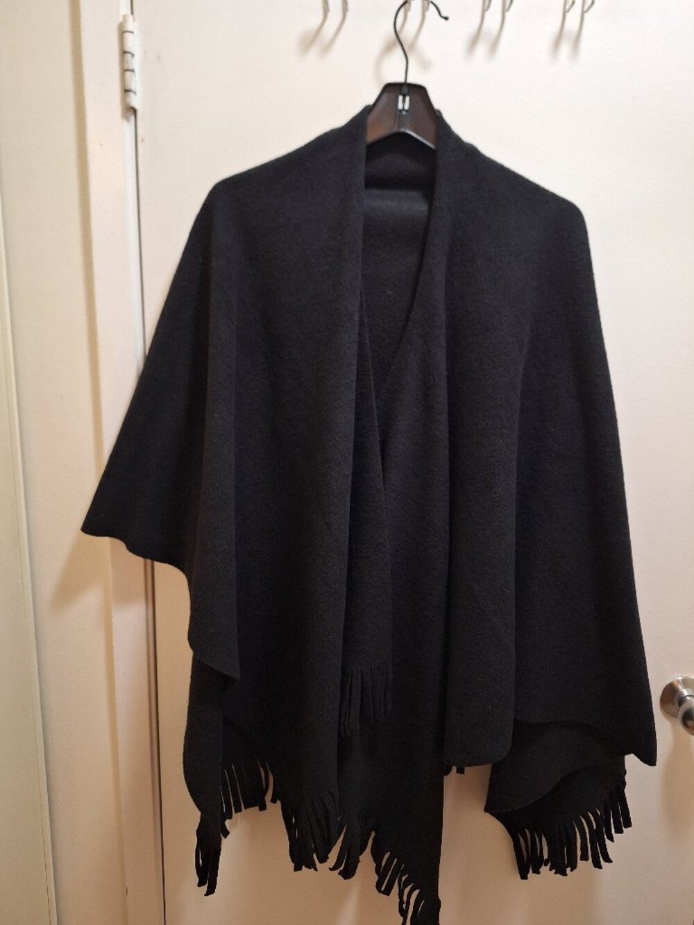 BLACK WOOL SAUL.